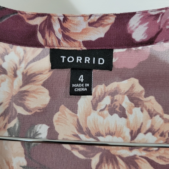 3/4 Torrid Hi Low Blouse - Picture 3 of 3